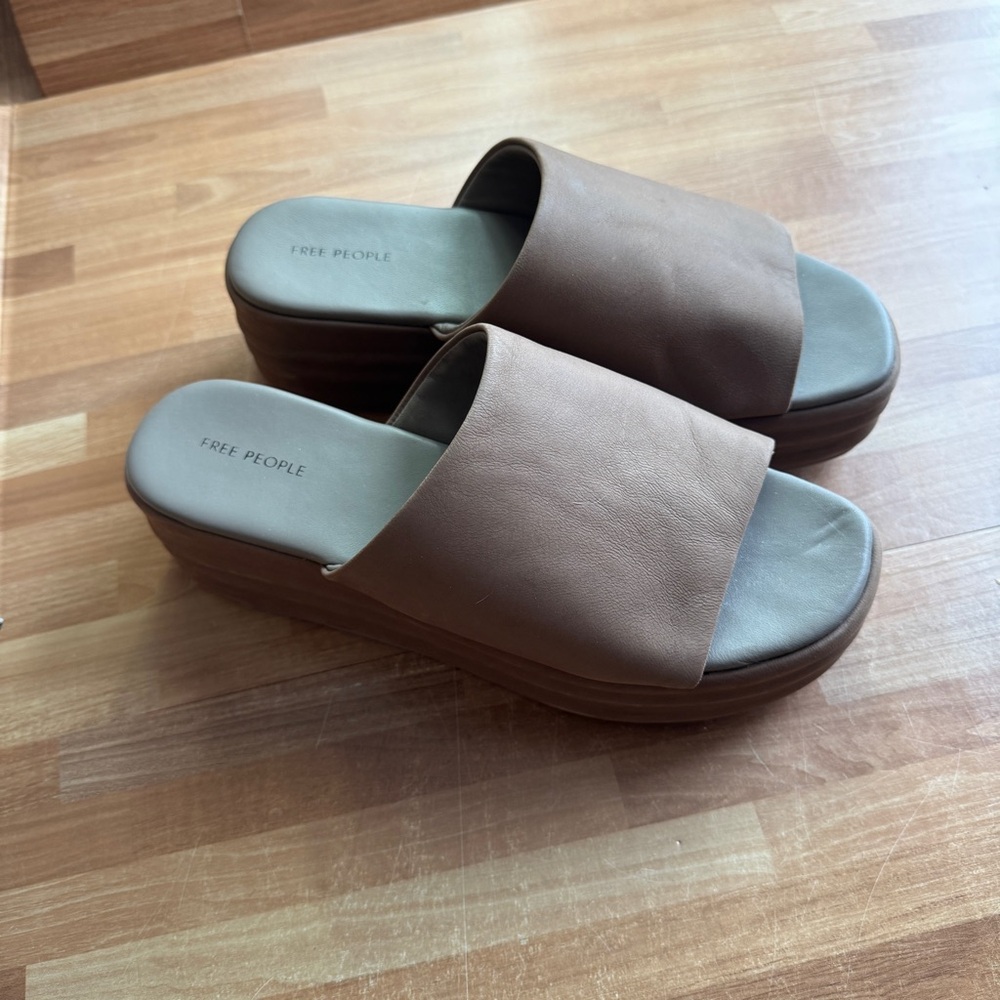 Free People Harbor leather flatform slide sandals tan/neutral size 40
